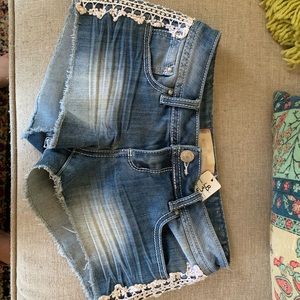 GUC Almost Famous side lace cut off jean shorts